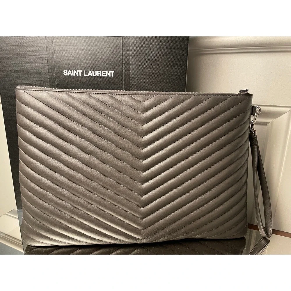 SAINT LAURENT PARIS Matelasse Monogram 440222 Gray Leather Clutch Bag